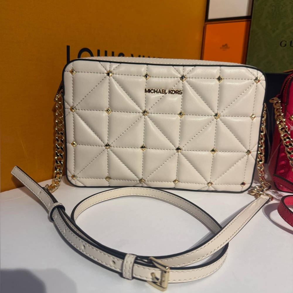 Michael Kors Cream Quilted Crossbody Bag with Gold Accents - Picture 4 of 8